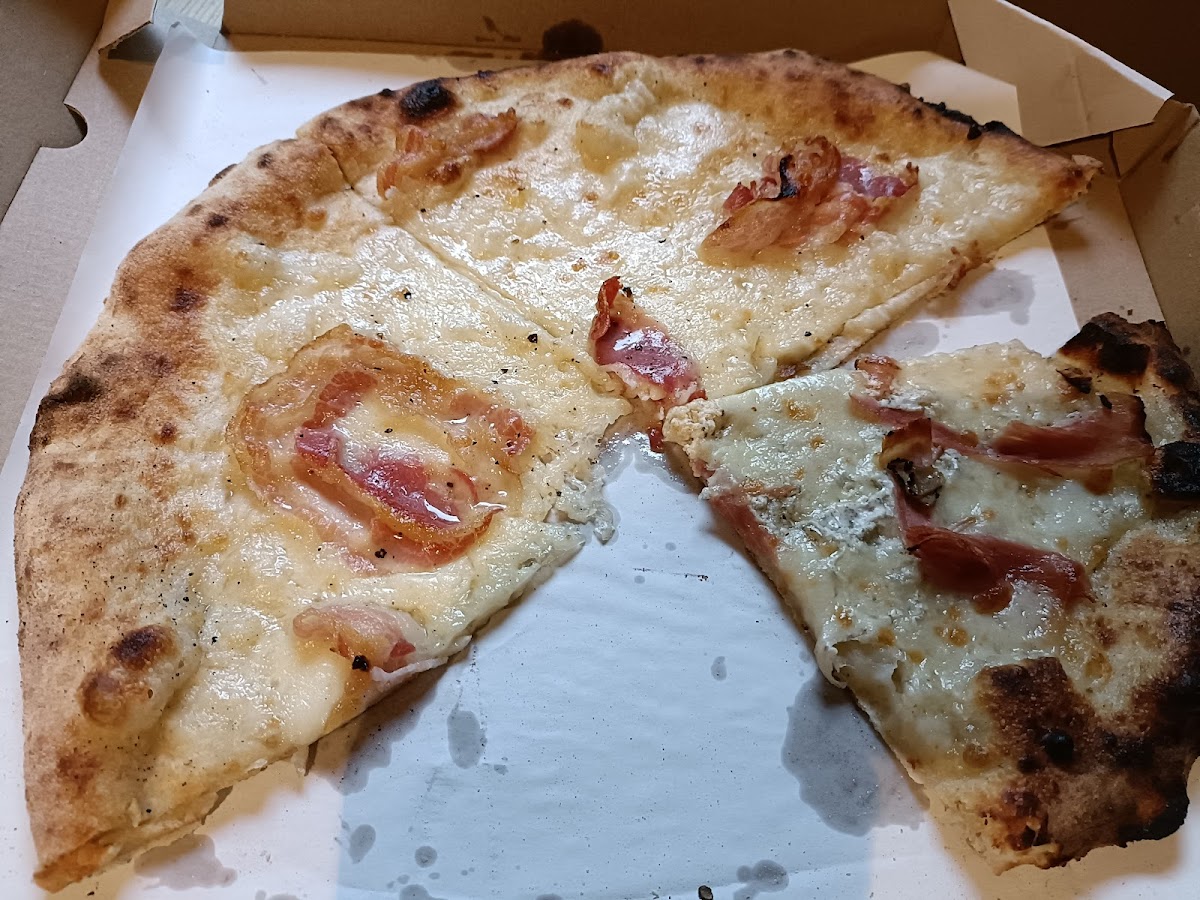 Pizza bianca z guanciale